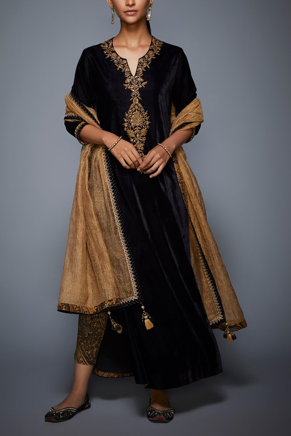 Black velvet kurta set designed by Ritu Kumar at AASHNI+CO.